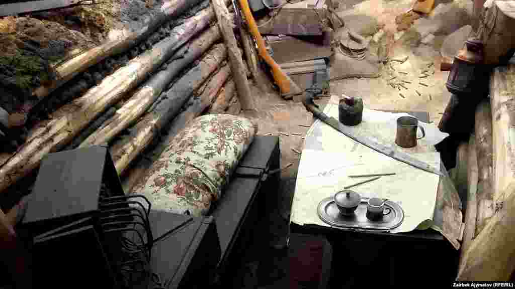 1918-жылы европалык өнөктөштөр Стамбулдун жартысын басып алып, француз генералы Деспери шаарга ак боз ат минип, керней-сурнай тарттырып, чоң шаани менен жеңүүчү катары кирет. Стамбулга, мурунку Константинополго ак боз ат менен кирүү деген сөз, 1453-жылдан бери түрктөр ээлеп келген Константинопол эми кайра христиан дүйнөсүнүн колуна өттү деген белги, маани эле.&nbsp;