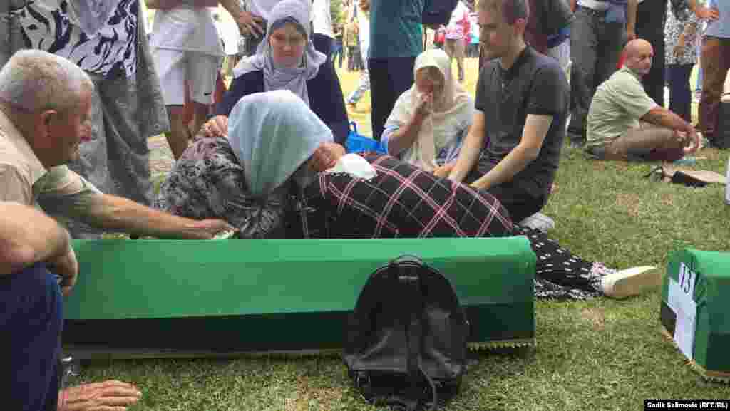 Viktima më e re që u varros ishte&nbsp;Azmir Osmanoviq, i cili ishte 16 vjeç kur u vra.