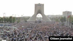 كارشناسان سياسى معتقدند كه روز بيست و پنجم خرداد ۸۸ در تاريخ ايران ثبت خواهد شد، نه به اين دليل كه در اين روز بيش از سه ميليون نفر در تهران دست به راهپيمايى سكوت زدند. نه به دليل خونهايى كه بر زمين ريخت. بلكه به خاطر تولدى كه در اين روز روى داد. 