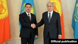 Садыр Жапаров и Касым-Жомарт Токаев. Архивное фото.