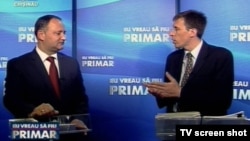 Igor Dodon și Dorin Chirtoacă la dezbaterile electorale pentru fotoliul de primar, iunie 2011