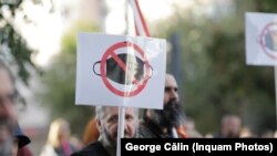 Protest la București împotriva măștilor de protecție, sâmbătă, 10 octombrie 2020.