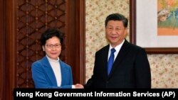 Hszi Csin-ping kínai elnök(j) és Carrie Lam, Hongkong kormányzója Pekingben 2019. december 16-án
