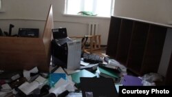 Офис Сводной мобильной группы в Грозном разгромили второй раз за последние шесть месяцев. Правозащитники вызвали полицию, однако правоохранители так и не прибыли на место происшествия