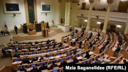 По мнению оппозиции, агрессивные заявления перед заседанием говорили о намерениях большинства – провалить принятие поправок