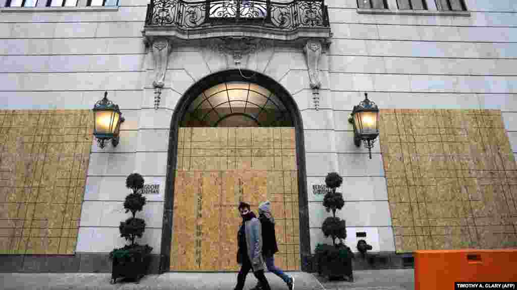 Bergdorf Goodman trgovina, Peta avenija, Njujork, 1. novembar