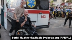 Новий обмін військовополоненими: як зустрічали українських захисників (фотогалерея) 