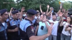 Демонстранти в Єревані знову йдуть на президентський палац