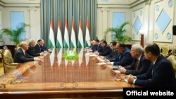 Мулоқоти Эмомалӣ Раҳмон бо роҳбари ширкати “Салини Импреҷило” Пиетро Салини дар шаҳри Душанбе. 1 июли соли 2016