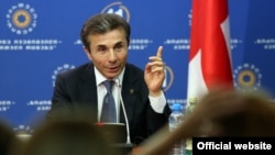 По словам Гелы Васадзе, с лозунгами о перераспределении собственности идут не на выборы