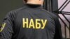 Детективи НАБУ вилучили 15 томів документів у справі про закупівлі військової техніки – Міноборони