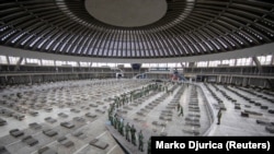 Цэрквы, самалёты і стадыёны перарабляюць у шпіталі для пацыентаў з COVID-19. ФОТАГАЛЕРЭЯ