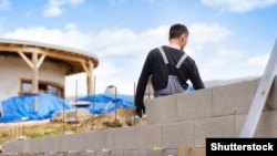 Протягом минулого року роботодавці у службі зайнятості отримали 4 720 дозволів на працевлаштування іноземців, ще 1 407 дозволів були продовжені