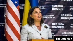 Asistenta secretarului de stat american în cursul escalei de la Kiev