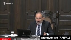 Премьер-министр Армении Никол Пашинян на заседании правительства, Ереван, 26 июля 2018 г.