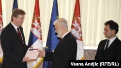 Štefan FIle na konferenciji za novinare nakon prezentovanja Upitnika EU premijeru Srbije Mirku Cvetkoviću, Beograd 24. novembar 2010. 