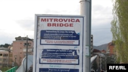 Most deli Mitrovicu na albanski i srpski deo