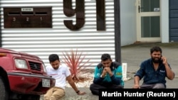 Члени громадськості реагують після смертельної масової стрілянини після нападів на мечеті Аль-Нур у Крайстчерчі, Нова Зеландія, 15 березня 2019