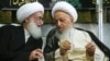 Hossein Nuri Hamedani és Naser Makarem Shirazi iráni ajatollahok, azaz legmagasabb rangú síita főpapok egy dátum nélküli fotón. 