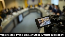 Fotografi e realizuar gjatë një mbledhjeje të Qeverisë së Kosovës. 