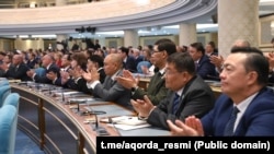 Депутаты аплодируют президенту Касым-Жомарту Токаеву. Астана, 8 сентября 2025 года