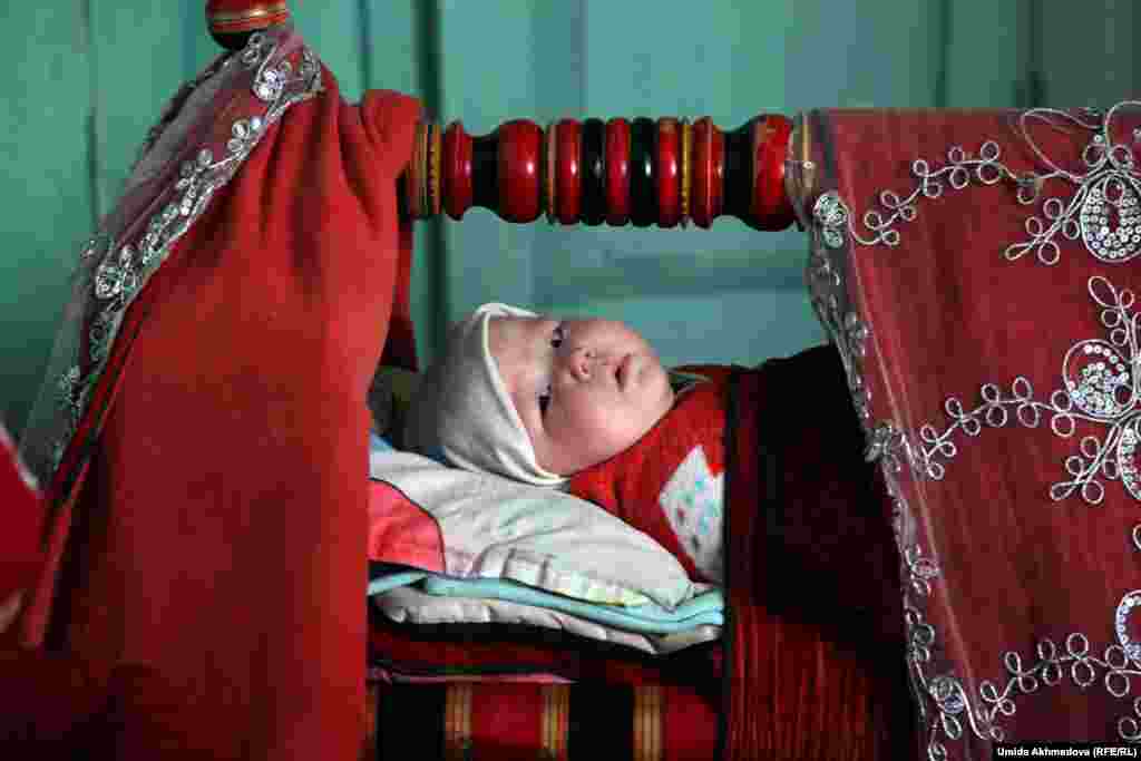 Жамбайдағы үйлерде көзге оттай басылатын ең қазақы бұйым - бесік.