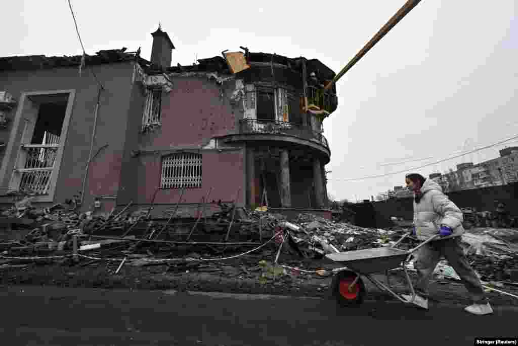 Пошкоджений внаслідок російської атаки &laquo;Шахедами&raquo; будинок у Запоріжжі