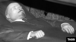 Рештки тіла Володимира Леніна. Москва, 30 жовтня 1993 року