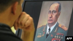 Наққоше Путинро дар симои Леонид Брежнев кашидааст.