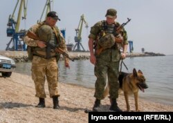 Патрулирование береговой линии, прилегающей к морскому порту Мариуполя