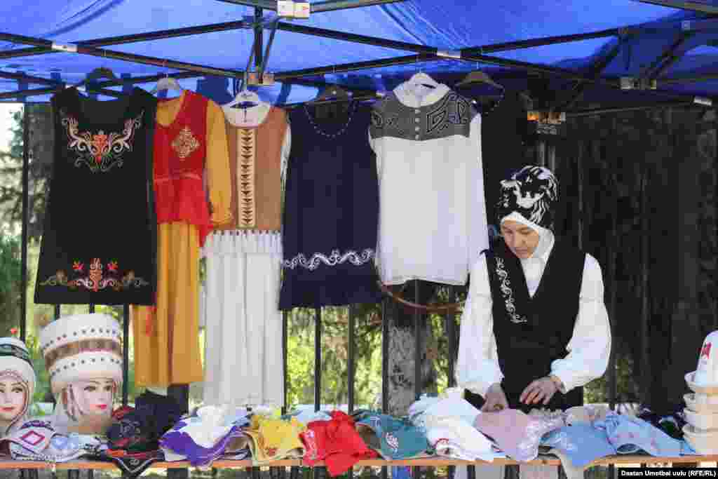 Мындан тышкары илимий-практикалык конференция өтүп, төкмө акындардын айтышы менен коштолду.