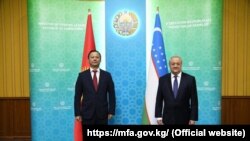 Кыргызстандын тышкы иштер министри Руслан Казакбаев жана Өзбекстандын тышкы иштер министри Абдулазиз Камилов. Ташкент шаары, 2020-жылдын 5-ноябры.