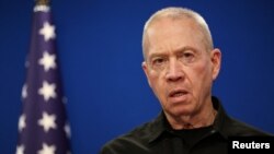 Joáv Galant sajtótájékoztatója Tel-Avivban 2023. december 18-án