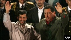 رییس جمهوری سوسیالیست ونزوئلا، محمود احمدی نژاد را «يکی از بزرگترين جنگجويان ضد امپرياليست» خواند و گفت: «ما احساس کرديم که شما نماينده ما هستيد.»