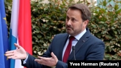 Premierul din Luxembourg, Xavier Bettel în timpul conferinței de presă, la care premierul britanic Boris Jonson nu a participat, luni, 16 septembrie 2019