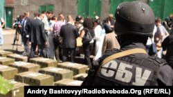 У Києві спалили найбільшу в історії України партію кокаїну