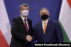 Andrej Babiš február 5-én Magyarországra jött, hogy személyesen beszélje meg Orbán Viktorral az orosz vakcináról való tudnivalókat.