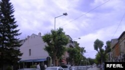Macedonia - Traffic in Kumanovo street, 06Jul2009