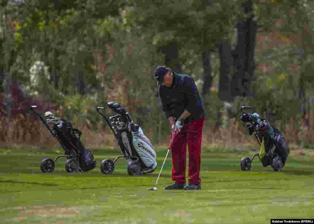 На территории гольф-клуба в Кара-Жыгаче одновременно могут играть 50 спортсменов.&nbsp;