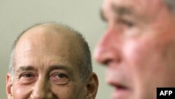 جرج بوش در دیدار با نخست وزیر اسرائیل خواستار جدی گرفتن تهدید ایران شد.(عکس: AFP)