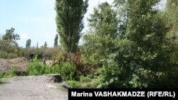 აქეთ ხურჩაა, იქით - ნაბაკევი