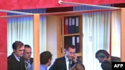 На российских фондовых биржах начался рост