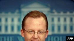 Ак үйдүн басма сөз катчысы Роберт Гиббс маалымат жыйынында.