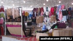 Вещевой рынок в Туркменистане (иллюстрация)  