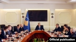 Presidenti Thaçi në takim me përfaqësuesit e partive politike në vend