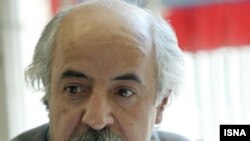 حافظ موسوى، شاعر، منتقد و ناشر کتاب های شعر در ايران