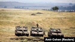تانک‌های اسرائیلی در منطقه اشغال‌شده بلندی‌های جولان