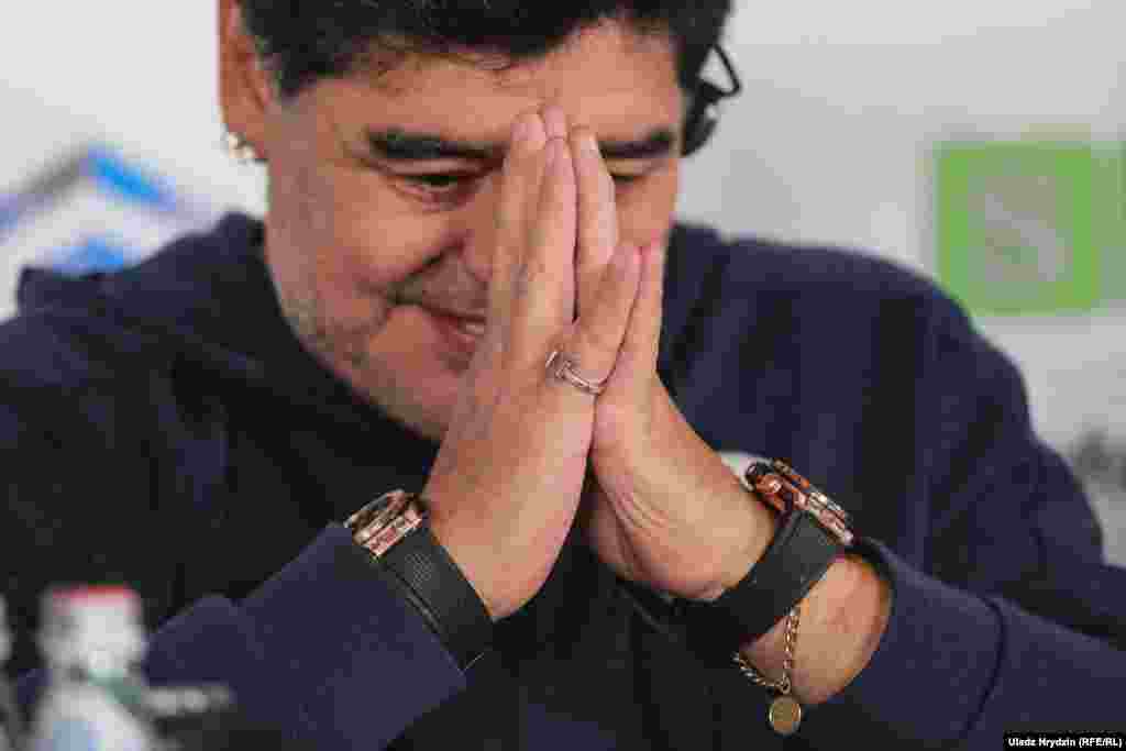 Таланттуу, чуулгандуу, гениалдуу жана ачуусу чукул Диего Марадона. Миллиондогон футбол күйөрмандарынын кумири 25-ноябрда дүйнөдөн кайтты.&nbsp;