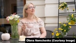 Українка у закладі, який сама відкрила у Польщі