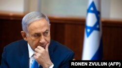 رسانه‌های اسرائیل ارزیابی کرده‌اند که در یک پرونده ممکن است آقای نتانیاهو حدود یکصد و ده هزار دلار از دوست خود سیگار برگ و شامپاین هدیه گرفته باشد 